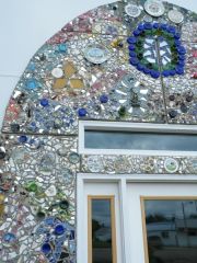 Mosaic arch with travel plates.