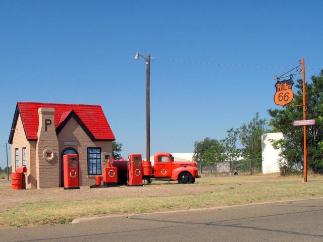 Cottage-Style Phillips 66 Station - McLean, TX
