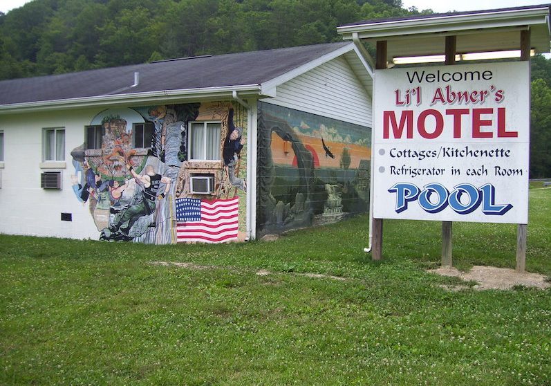 Li'l Abner's Motel & Pool